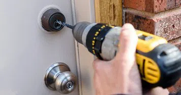 Security Locksmith Services Lincoln Park, MI 313-724-3764 - 13-Key-Broke-In-Lock